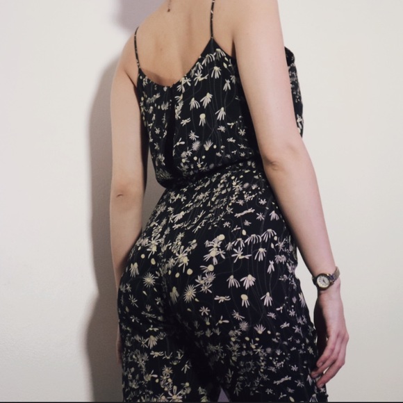 3 for 25! 🌻 H&M Conscious- Black Floral Jumpsuit - Picture 4 of 14